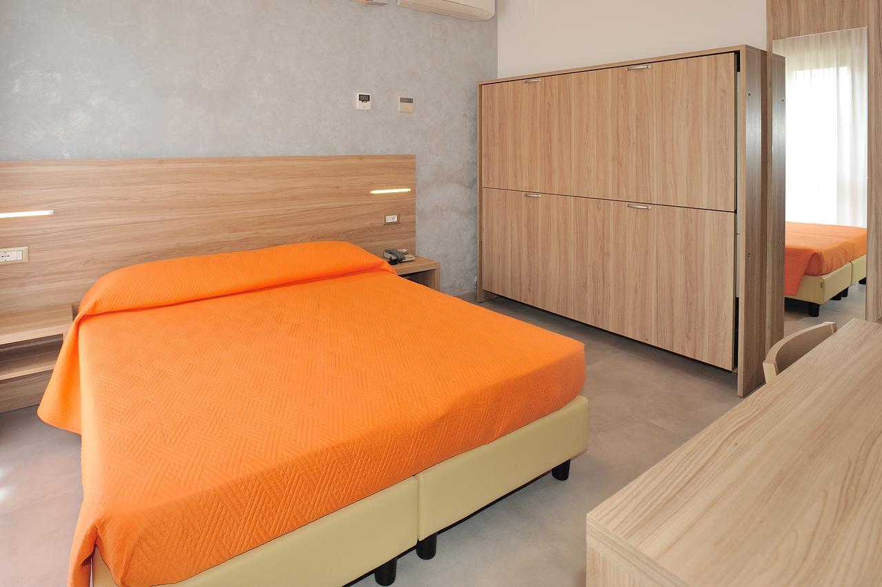 Hotel Lidia Alba Adriatica Exterior photo