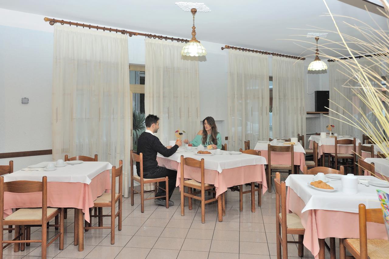 Hotel Lidia Alba Adriatica Exterior photo