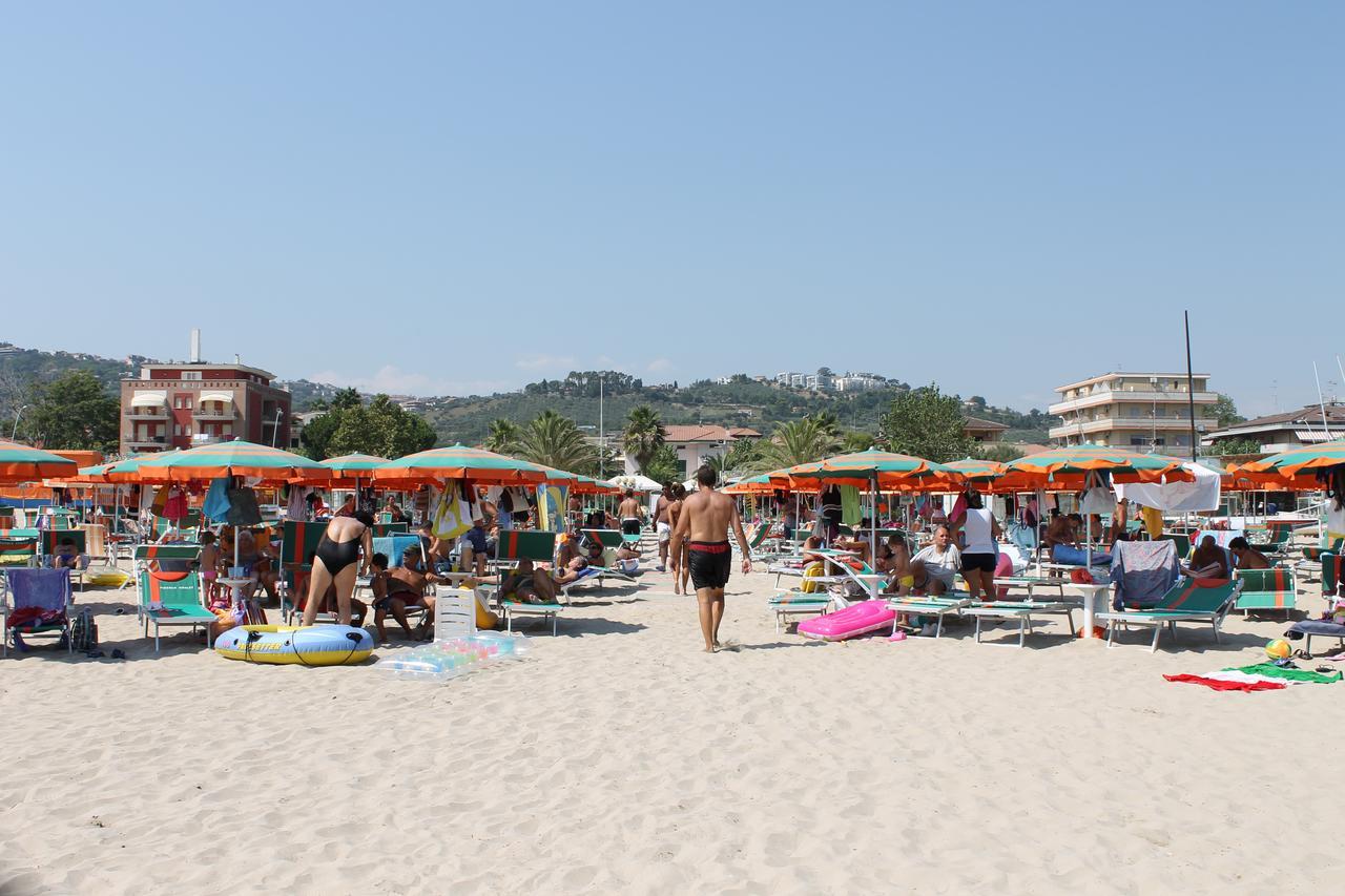 Hotel Lidia Alba Adriatica Exterior photo