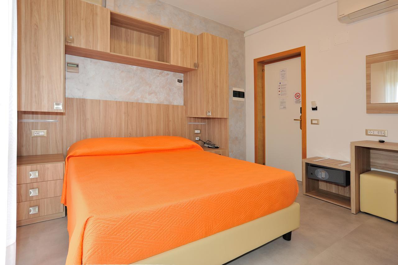 Hotel Lidia Alba Adriatica Exterior photo
