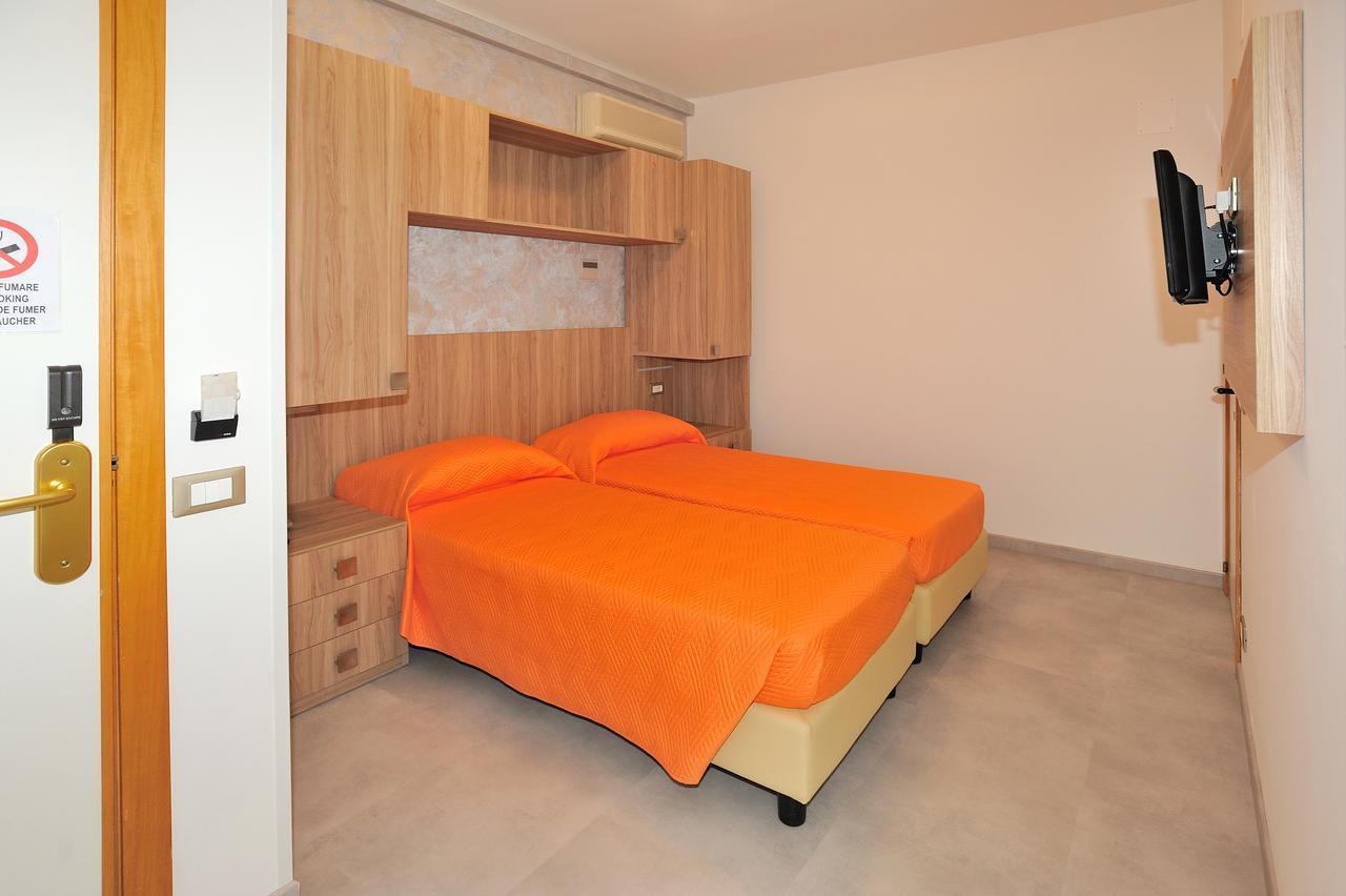 Hotel Lidia Alba Adriatica Exterior photo